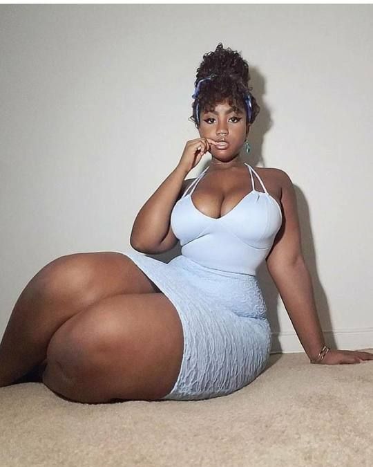 alli diaz share black thick thighs photos