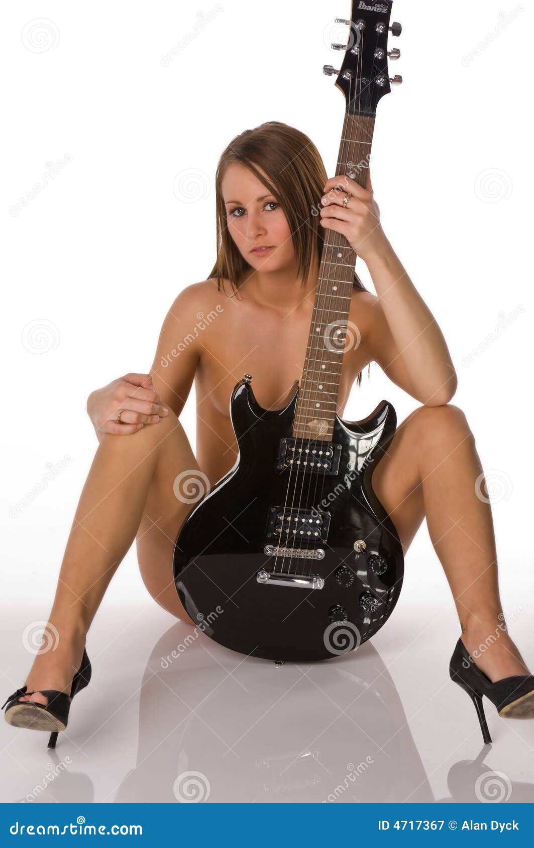 nude girl with guitar