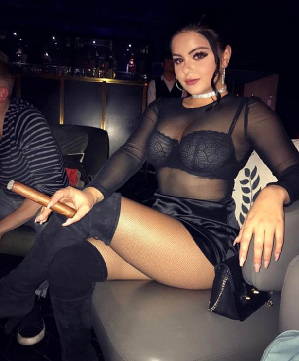 ann eccles share ariel winter bare ass photos