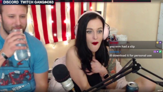 celine santos recommends Girls Flashing On Twitch