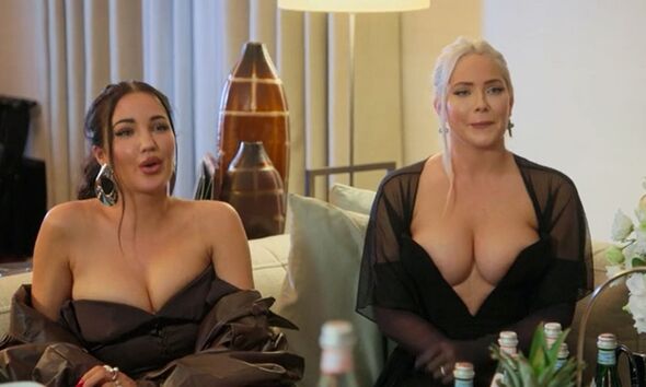 bob moen recommends kim kardashian bouncing boobs pic