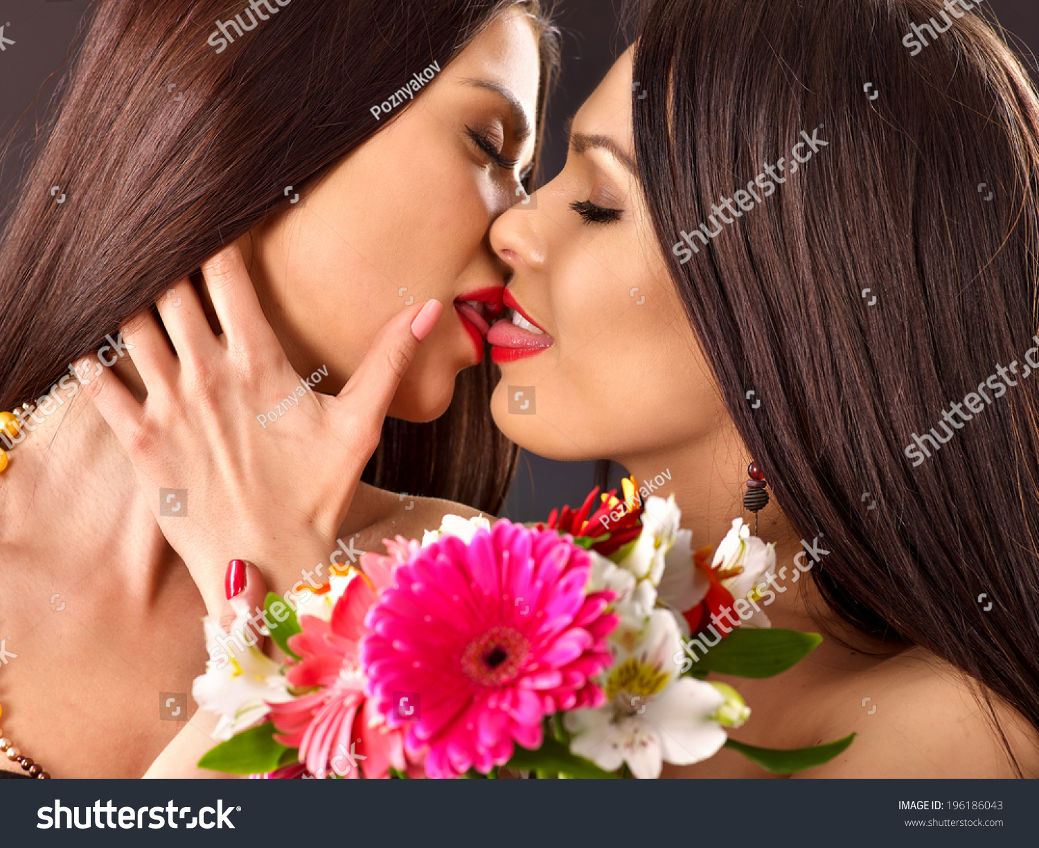 ayaan hashmi recommends women kissing pics pic