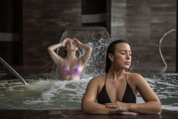 dinesh wijesooriya recommends Girlfriend In Hot Tub