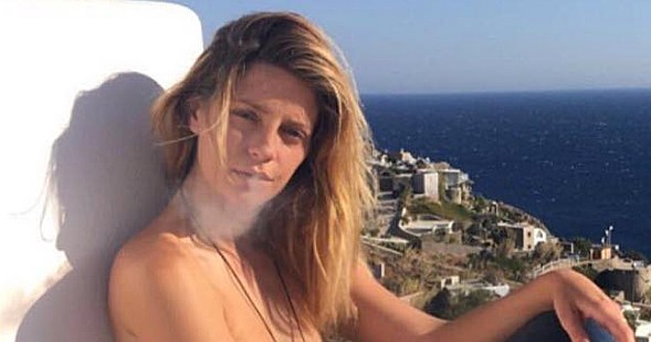 amy astley recommends nude mischa barton pic