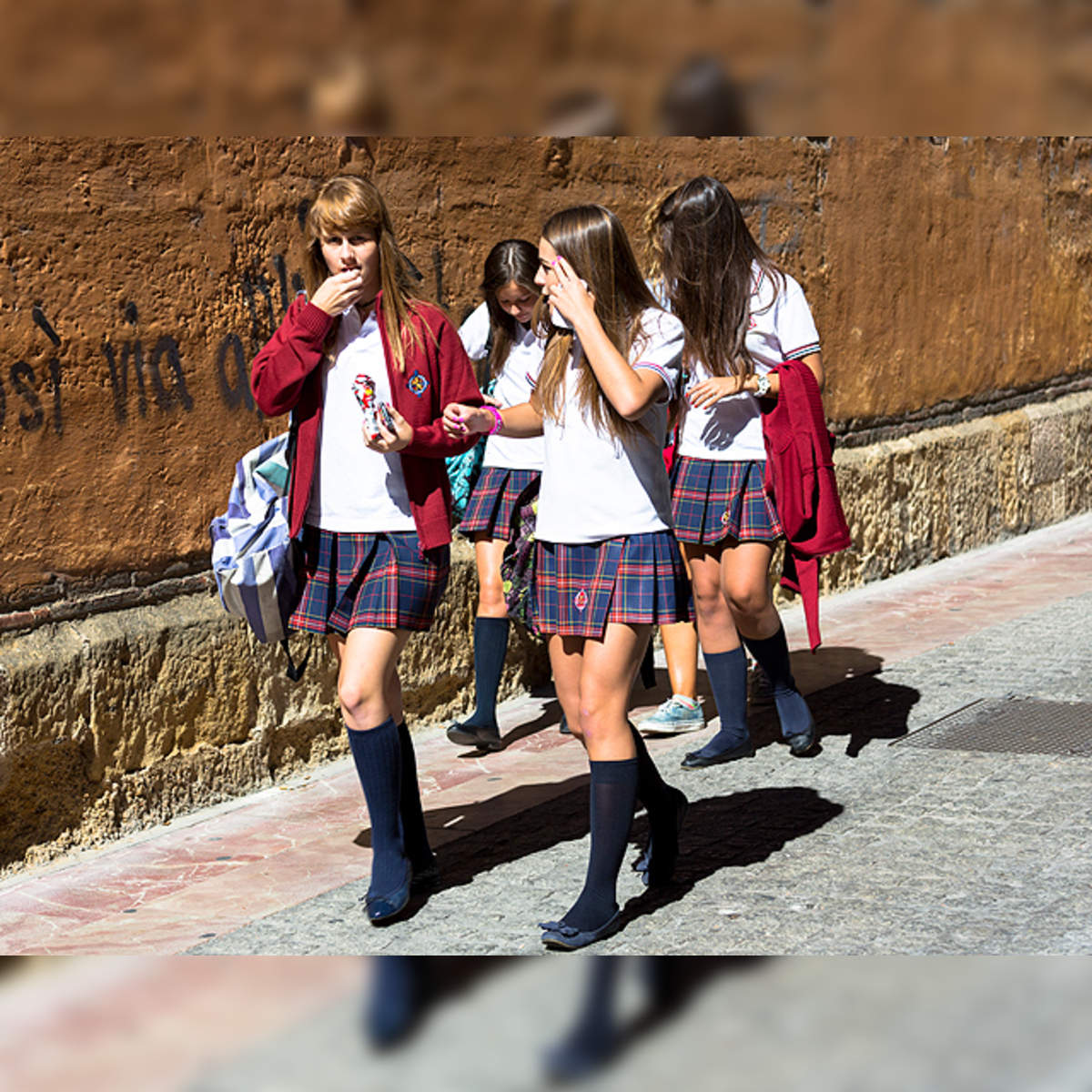school girls mini skirts