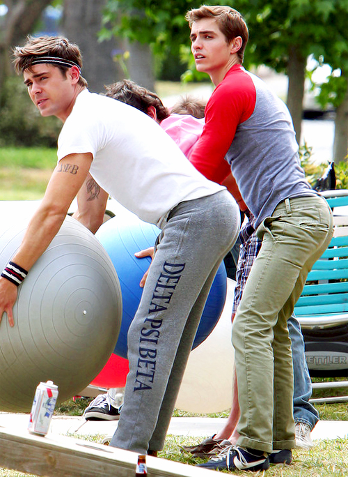 cheryl proulx share zac efron butt photos