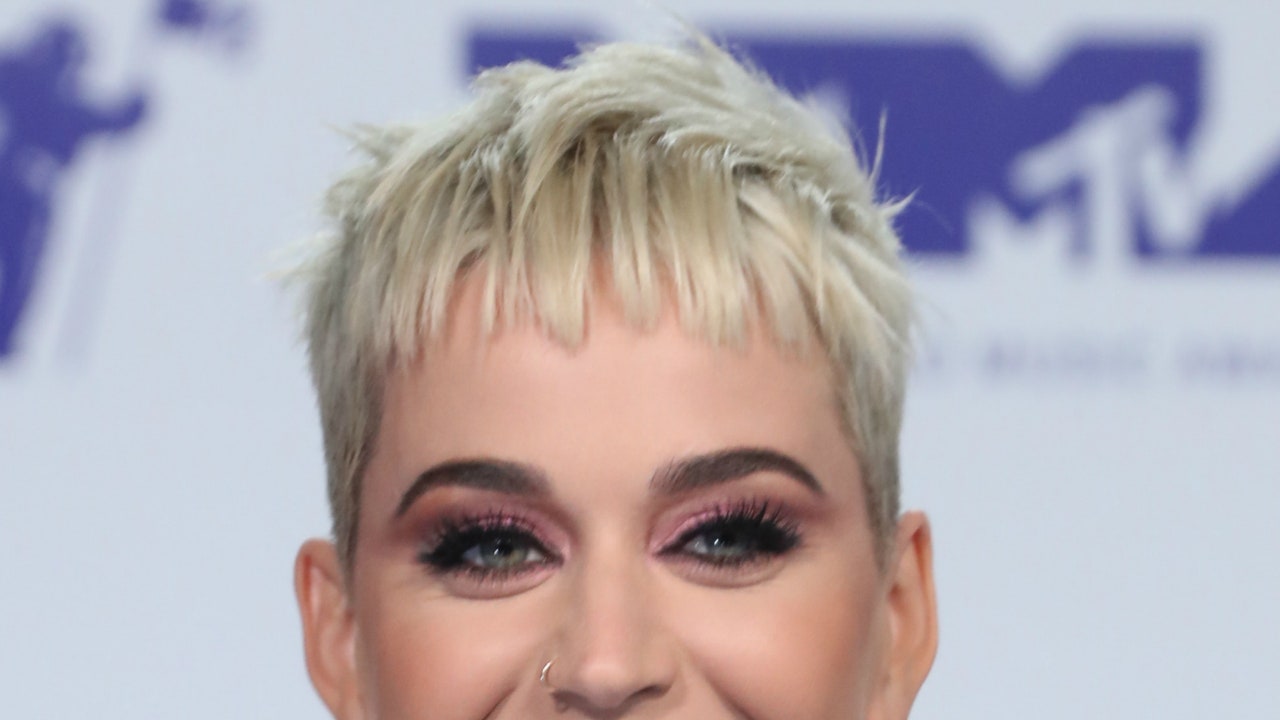 alberto marin recommends katy perry sexy blonde pic