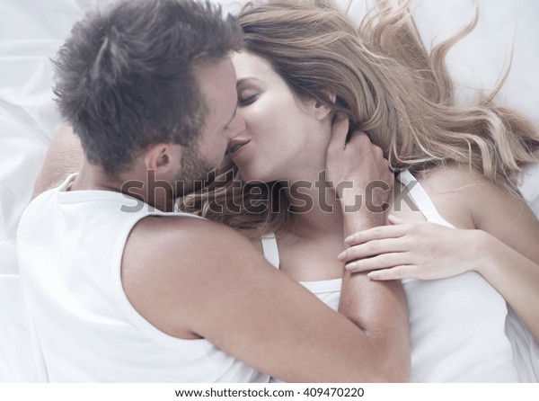 badhon rashed share hot kiss in bedroom photos