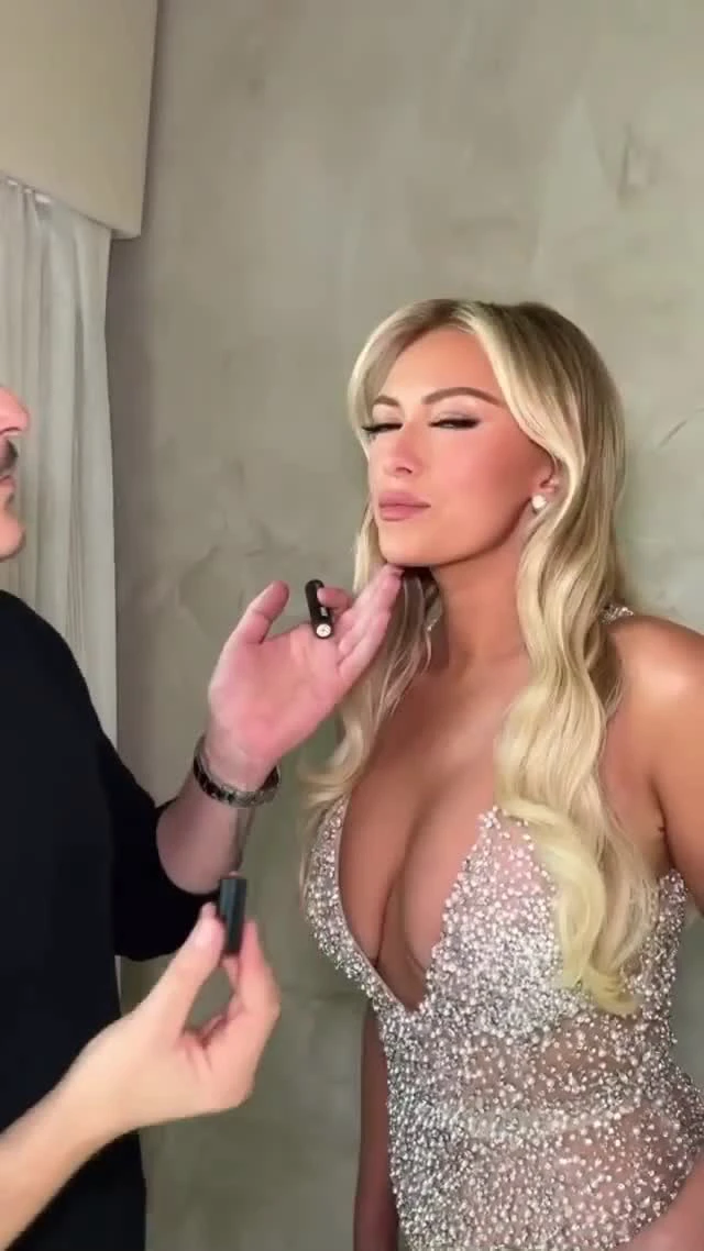 blanca vale recommends paulina gretzky tits pic