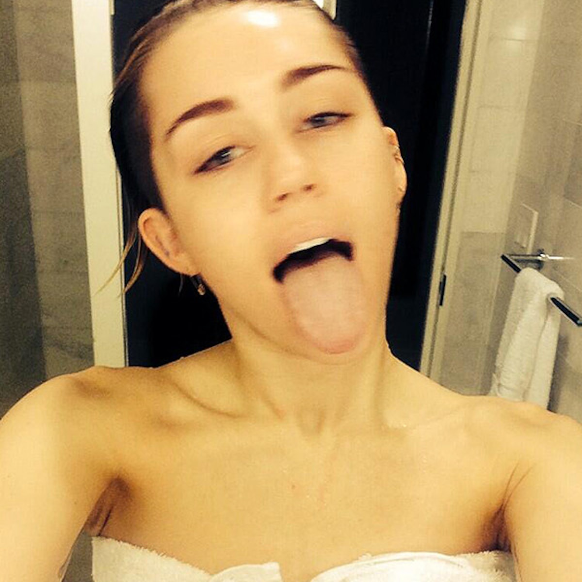 angelique ward recommends miley cyrus naked in the shower pic