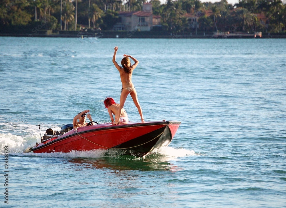 damian hanley add photo topless boating pics