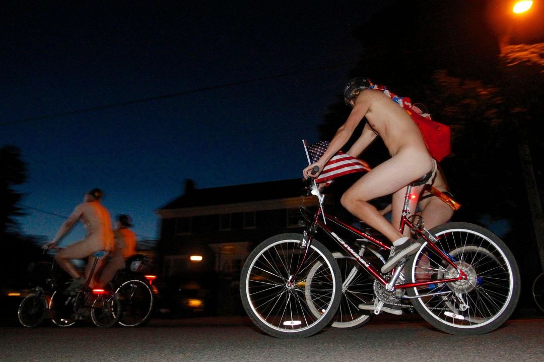 cllark kent add photo nude women on bicycles