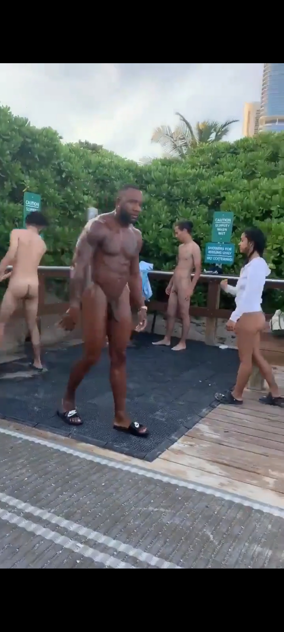 Naked Guy Clothed Girl selenastar twitter