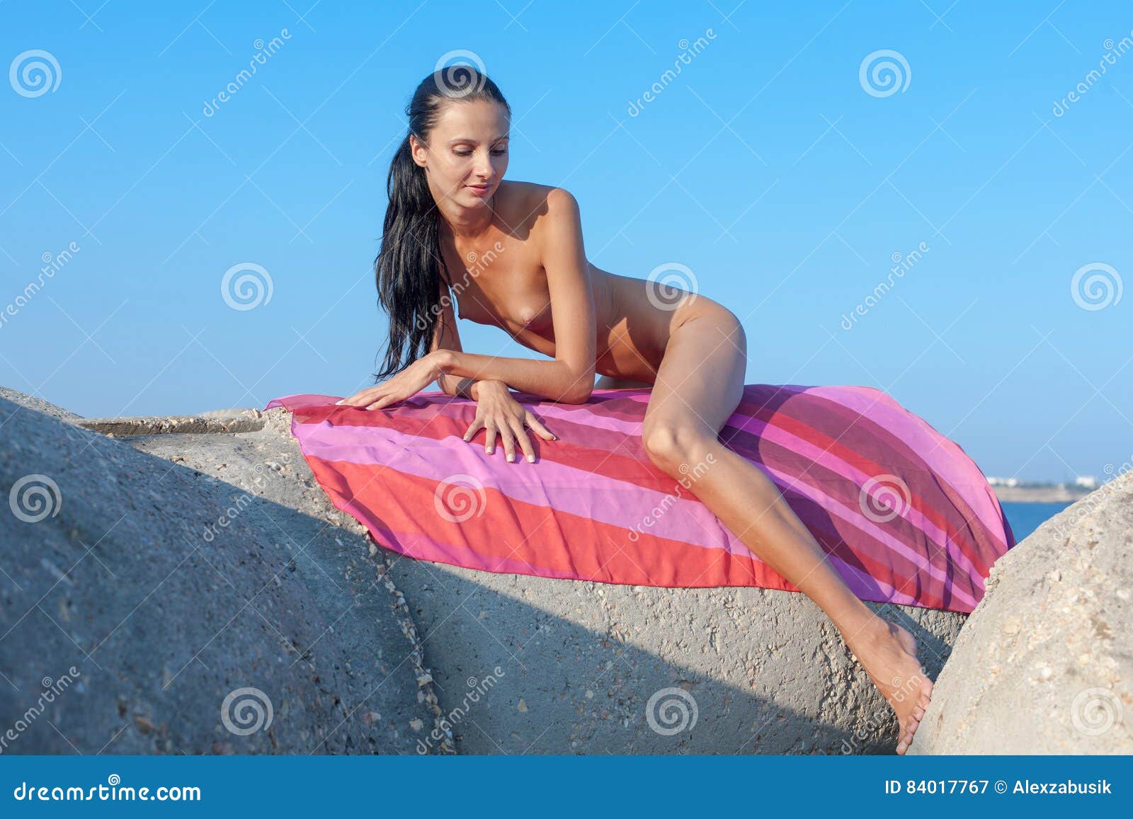 carolina przybek recommends Girls Sunbathing In The Nude