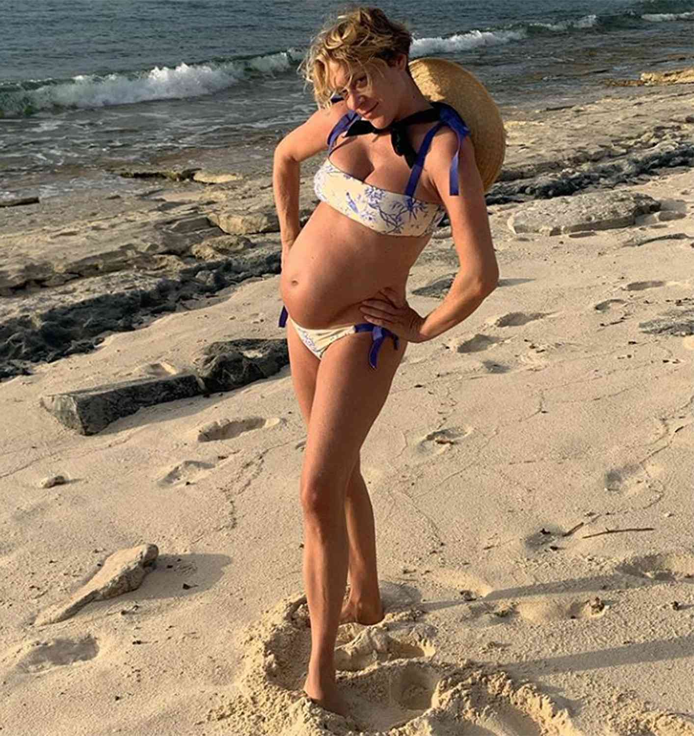 clinton proud recommends pregnant girls in bikinis pic