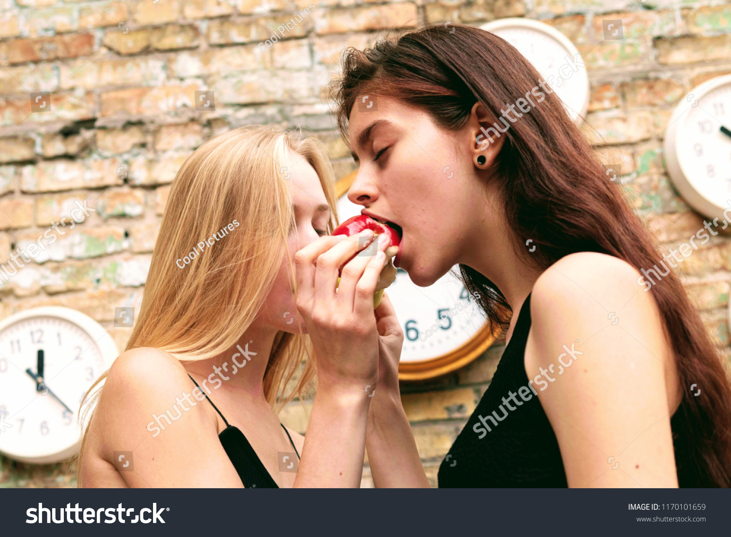 aaron bellew share lesbians seducing young women photos