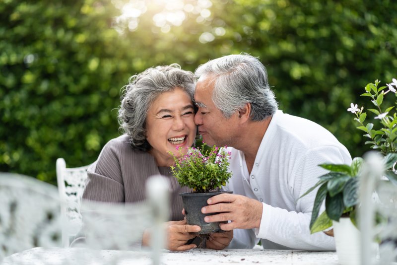 don dizzle recommends french kissing with dentures pic