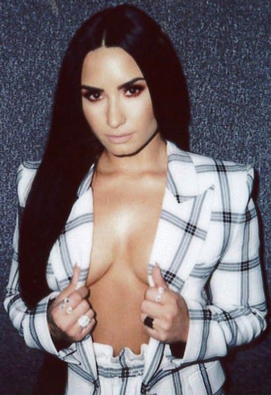 bryon russell recommends demi lovato naked pussy pic