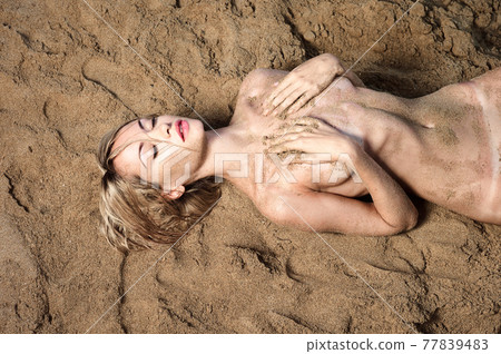 Beautiful Nudes On The Beach in hof