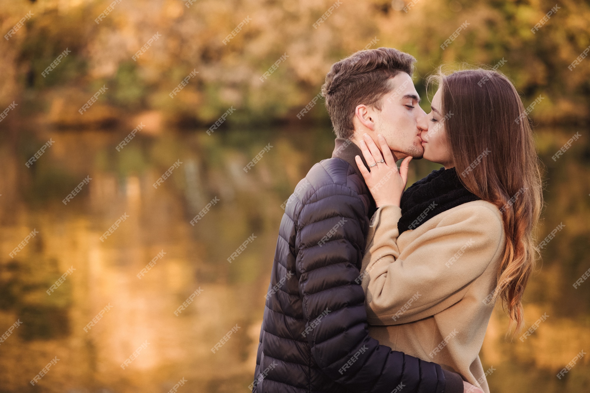 david sztankov recommends Girl And Boy Kissing Images