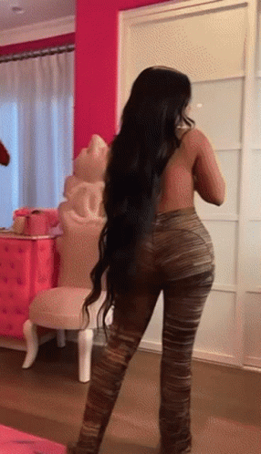 Nicki Minaj Twerking Video posing xxx