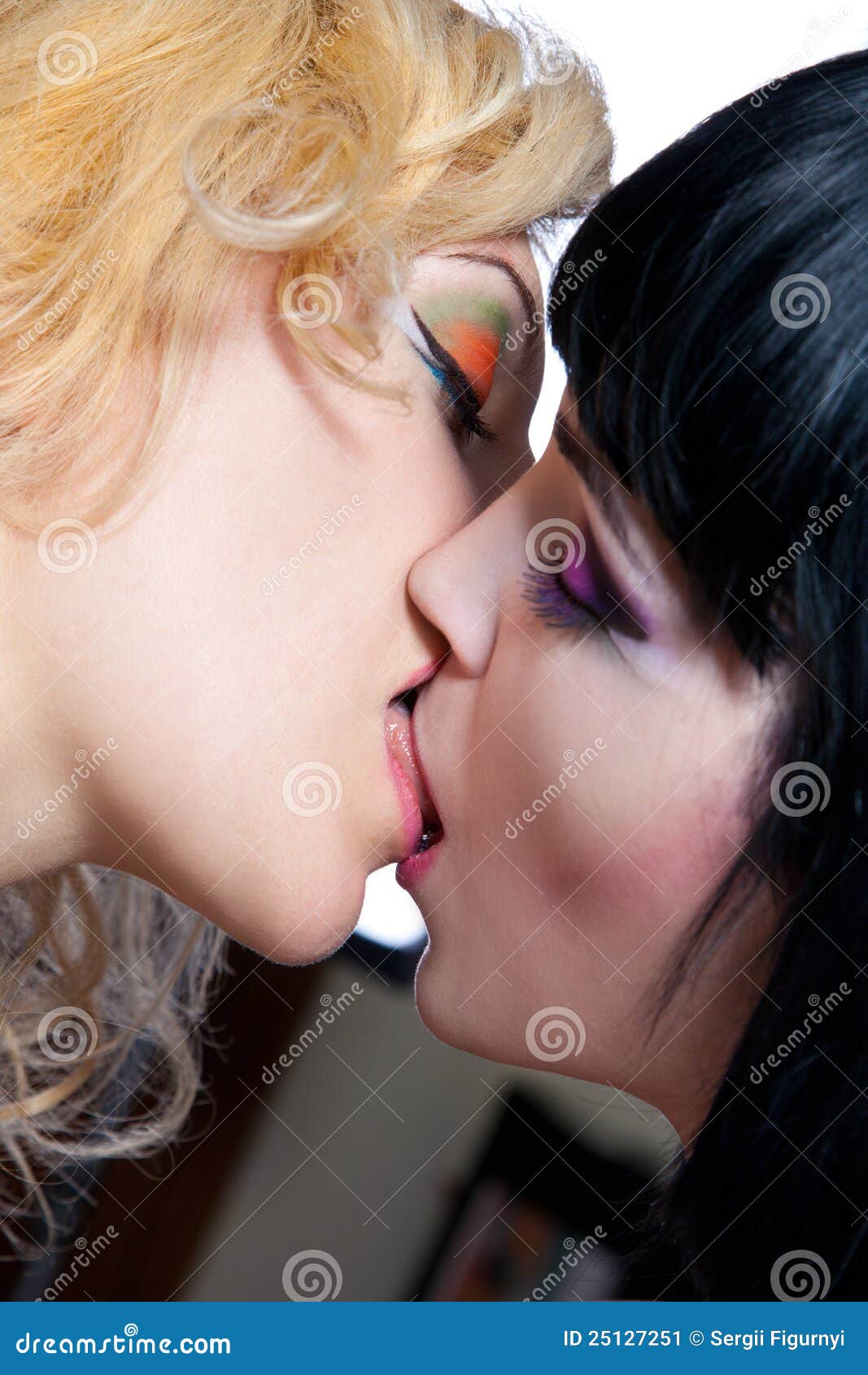carissa mullins share lesbians kissing images photos