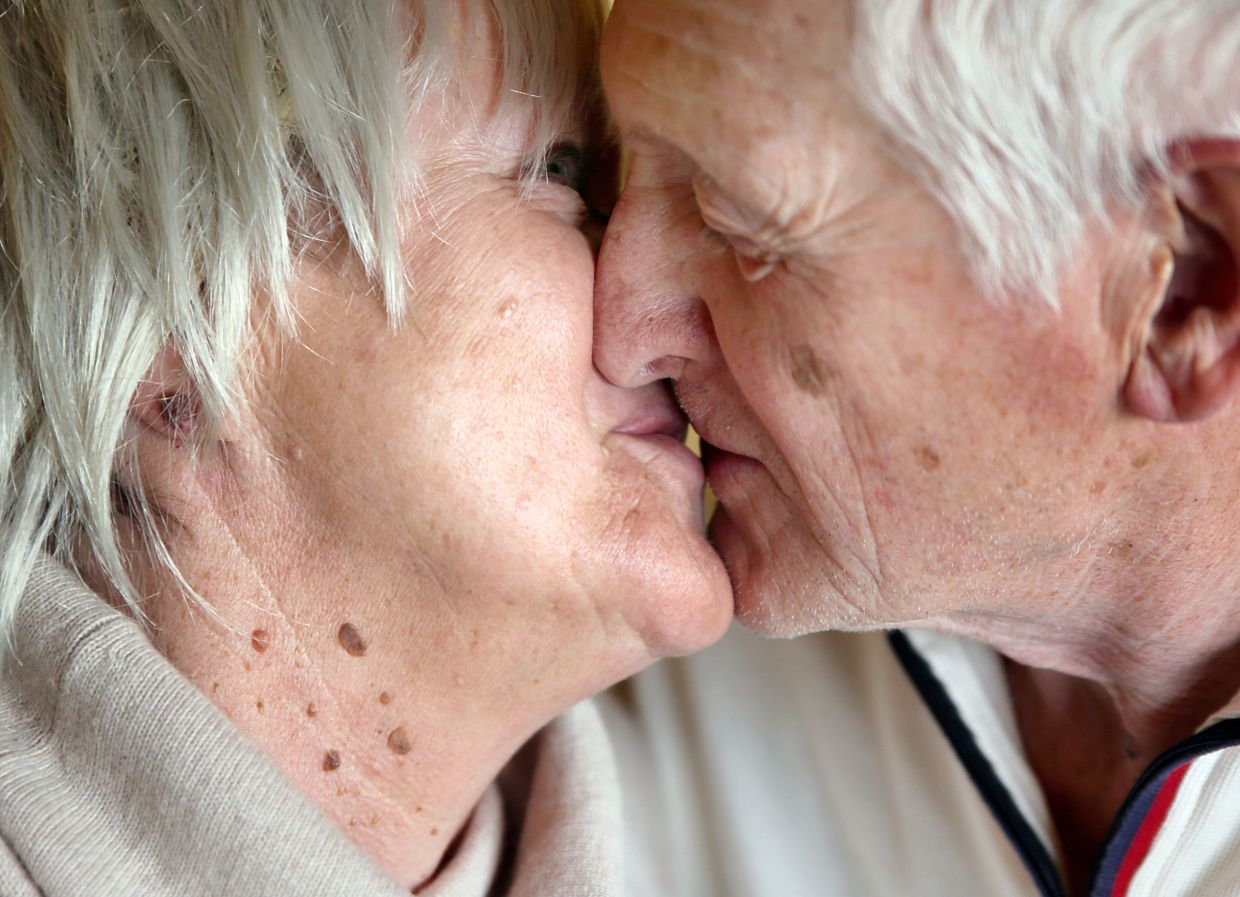 anacita lodia recommends French Kissing With Dentures