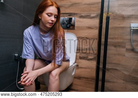 donald nainggolan recommends Hot Girl On Toilet