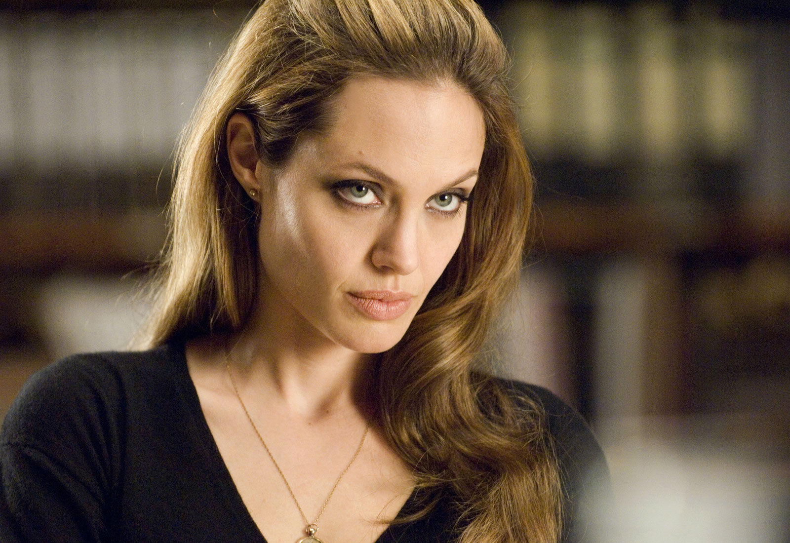 Angelina Jolie Hot Movie peaks cosplay