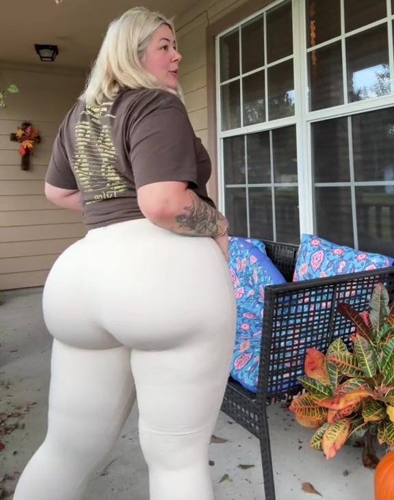 alex andrea recommends Big Phat Ass Mom