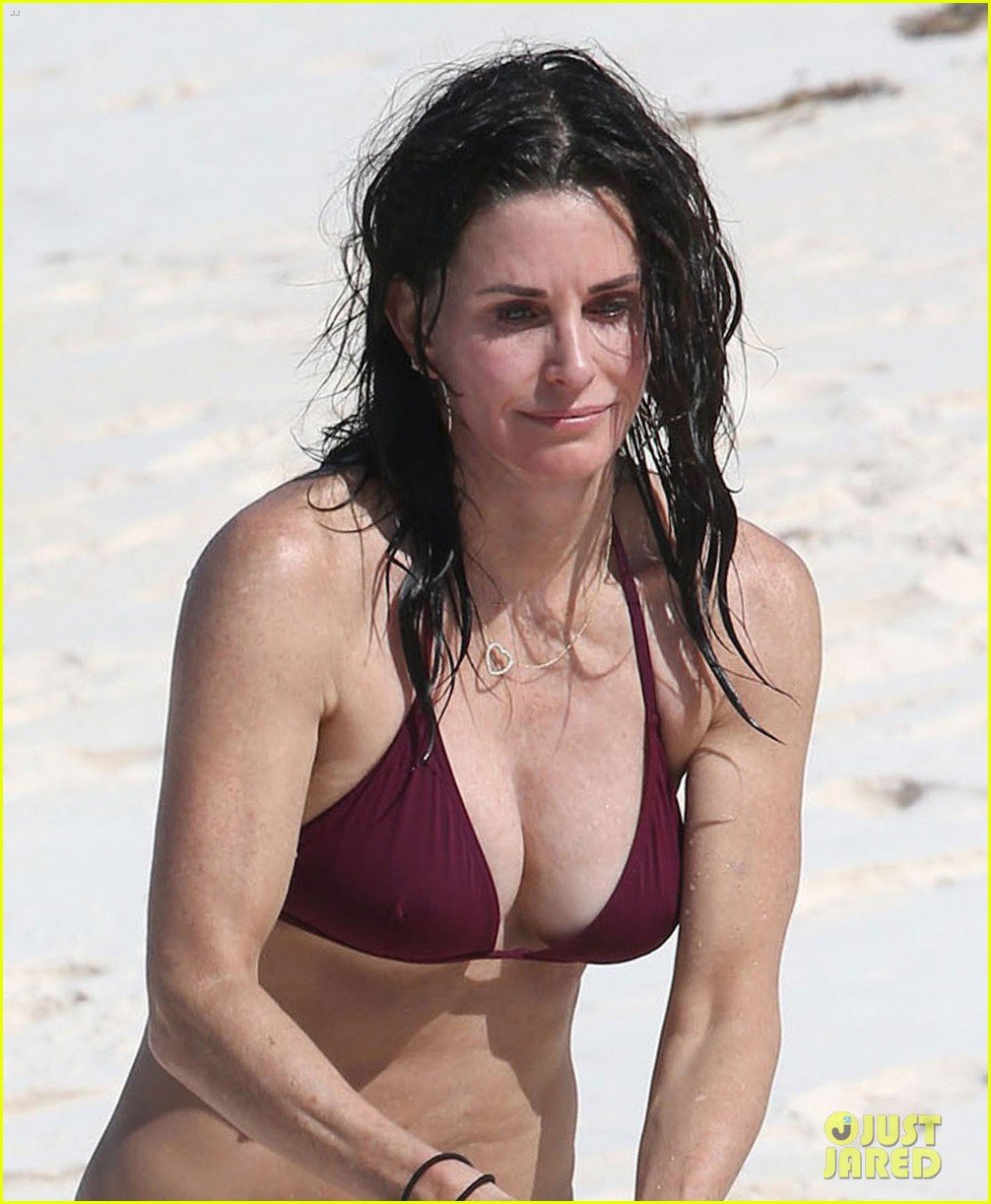 ashlee harrys mediavillo recommends Courteney Cox Bikini