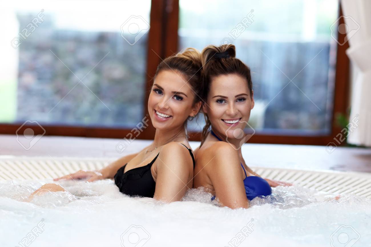 badr daoudi recommends Girlfriend In Hot Tub