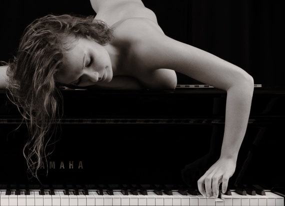 cell techs add photo nudist girl playing piano