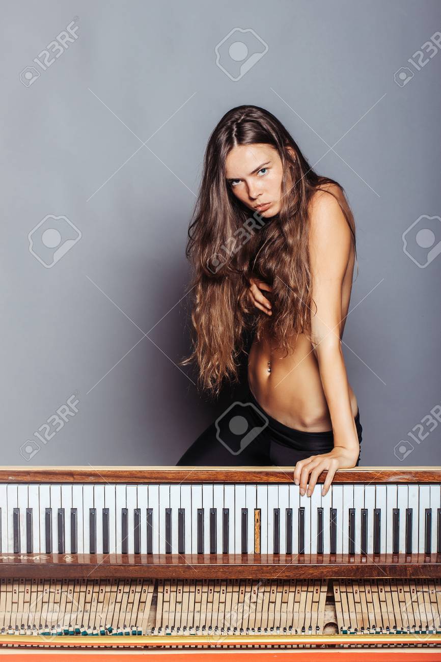 angelo leano recommends Nudist Girl Playing Piano