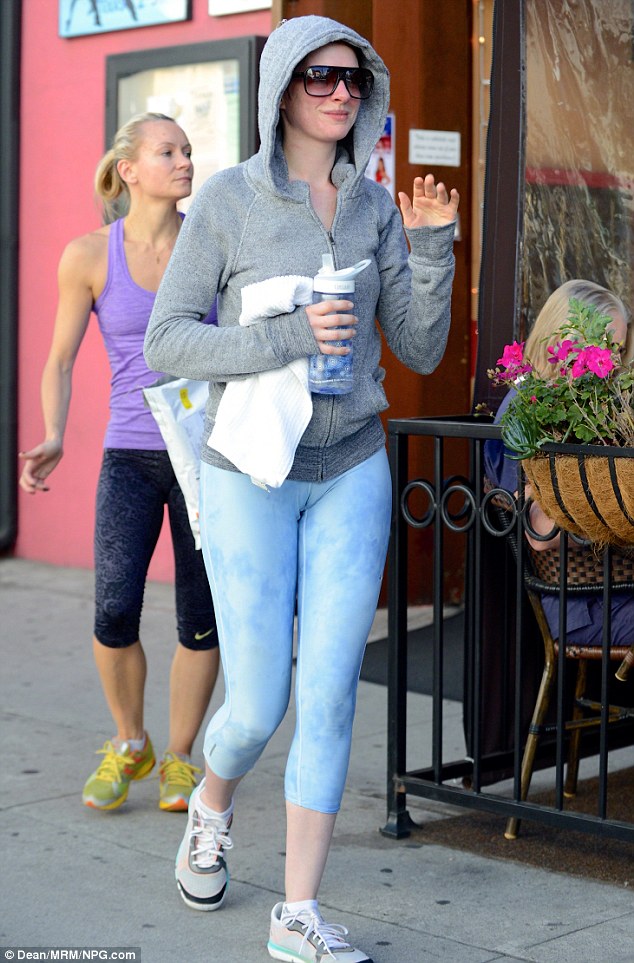 carin yang recommends anne hathaway yoga pants pic