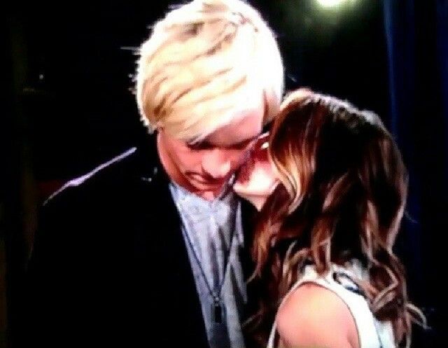 brenda forest recommends austin and ally kissing pic