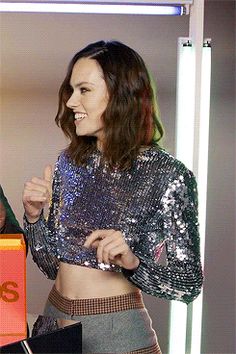 daisy ridley belly button