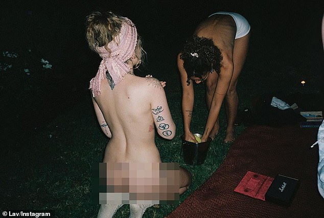 alex rowlett recommends paris jackson naked pics pic