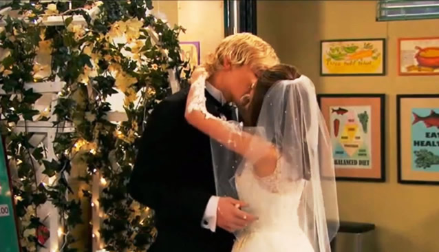 becca shriver recommends Austin And Ally Kissing