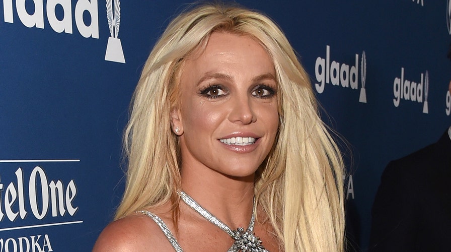 christian p dela cruz recommends Britney Spears Flash Paparazzi
