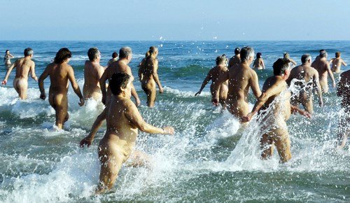 aida ayoubi recommends Public Nudity In France