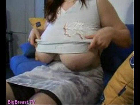 azwer alam add photo mom shows me her boobs