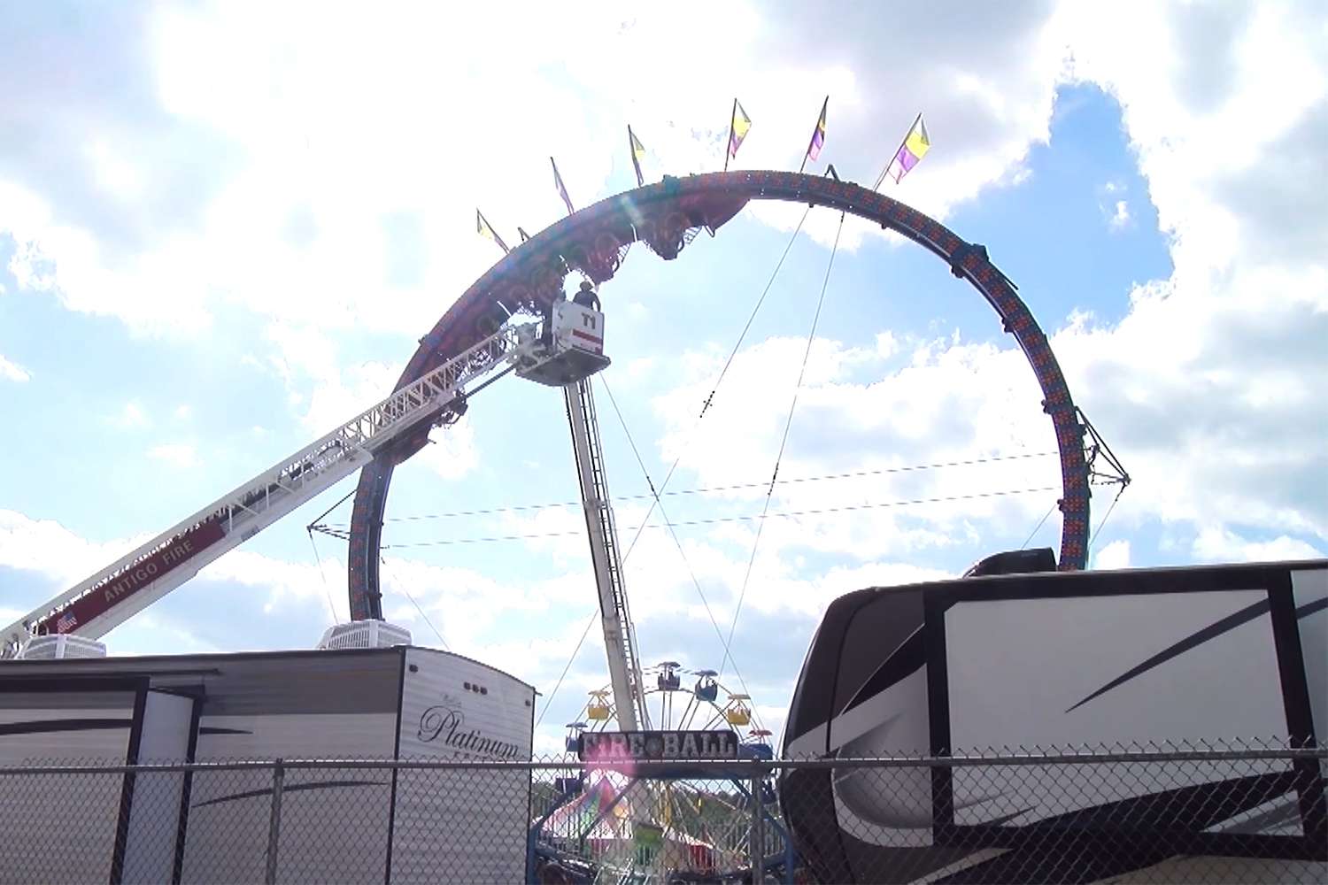 dolores ramolete share girls flashing on rollercoaster photos