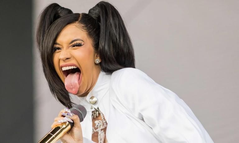 Cardi B Long Tongue she pis