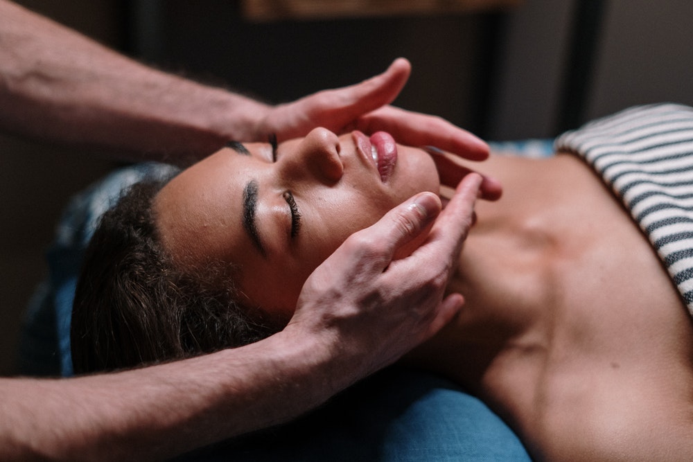 chuck lintz recommends women getting full body massage pic