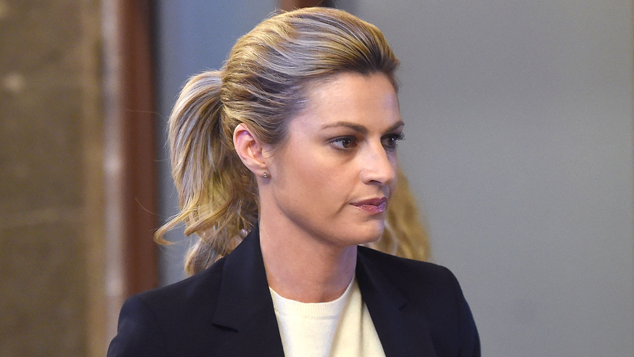 beverley robbins recommends Erin Andrews Peephole Pic