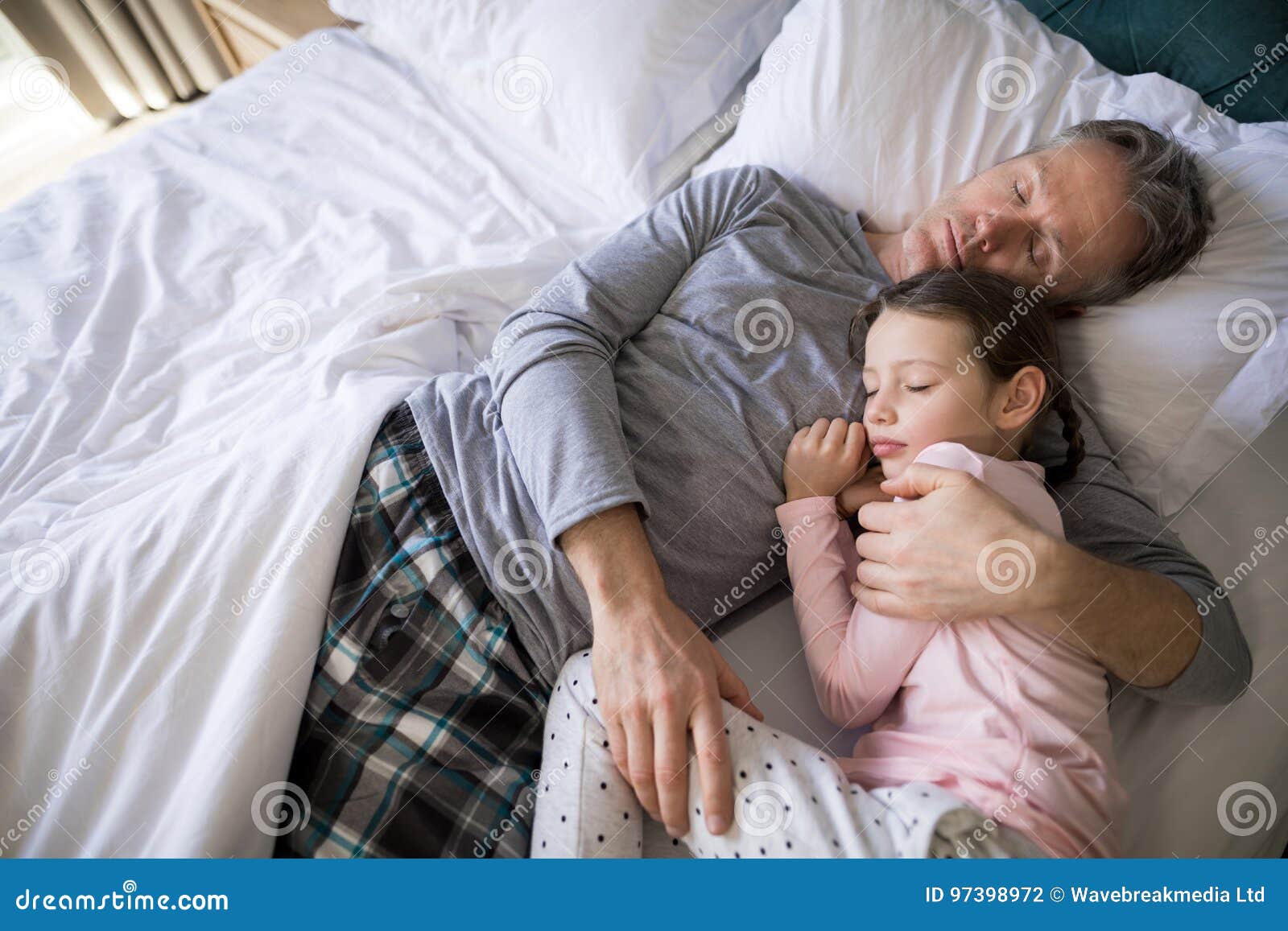 aida khosravi add dad and daughter sleeping photo