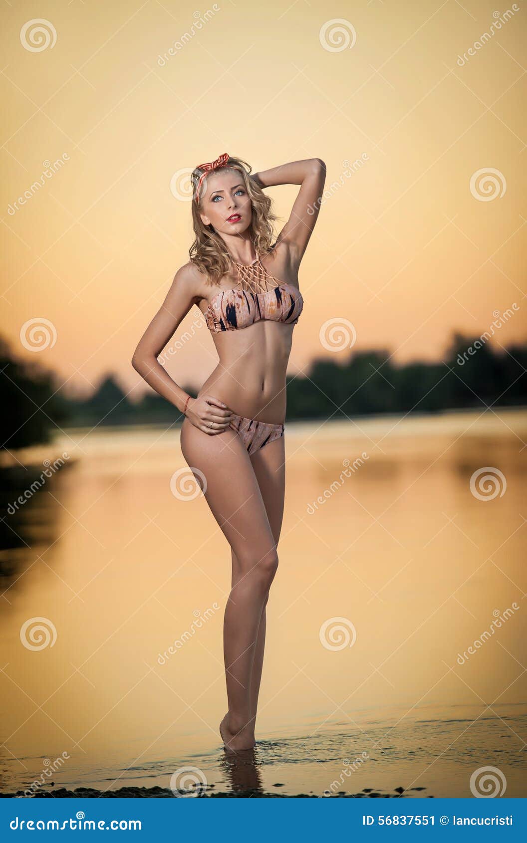 ammellia nyatop recommends nude girls beach photos pic