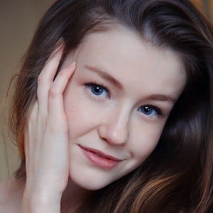 axel janson add emily bloom bio photo