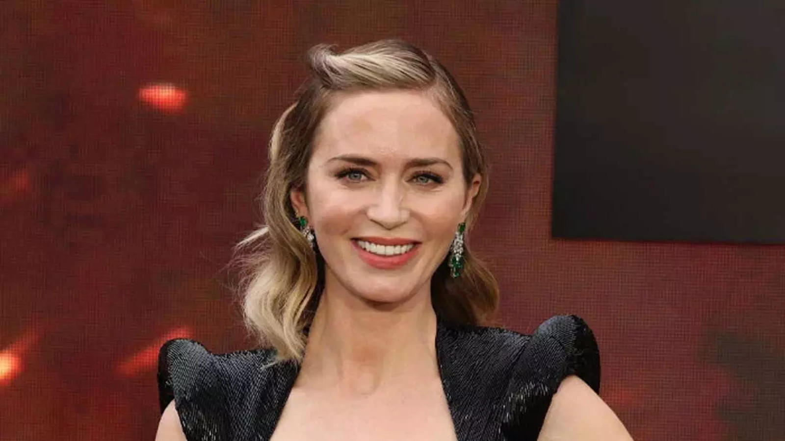 arief nuzul recommends emily blunt naked pic